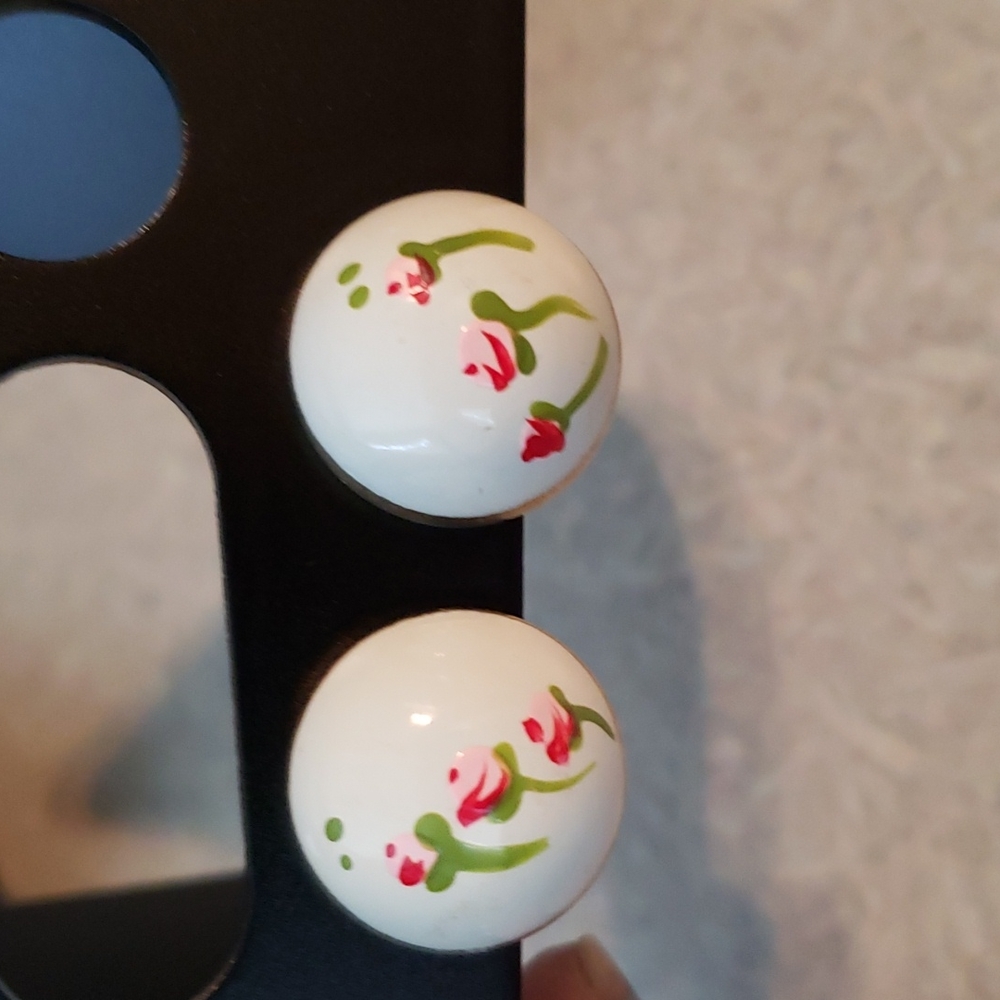 Vintage clip on earrings - Picture 2 of 8